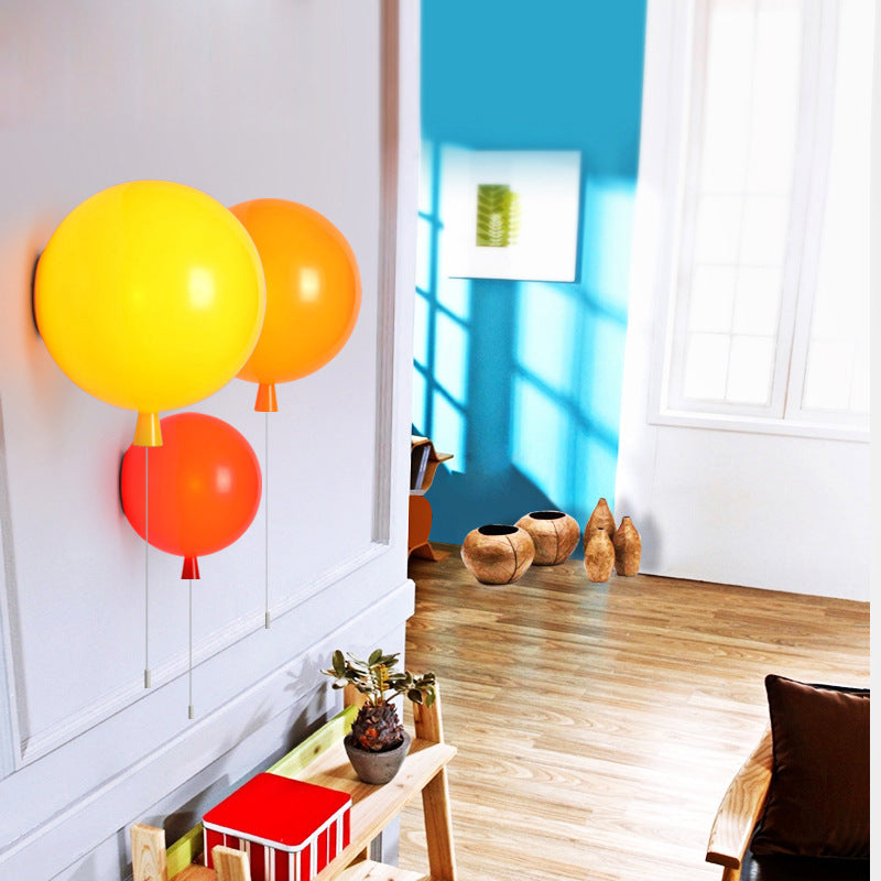 Applique murale design ballon coloré