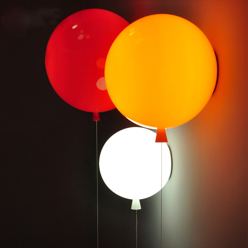 Applique murale design ballon coloré