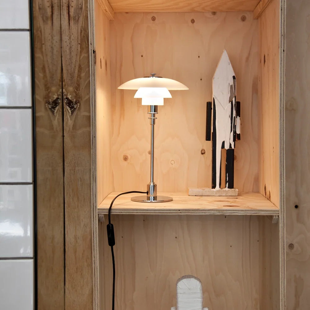 Lampe de table en métal chromé et abat-jour blanc à diffuseur superposé – Althéa