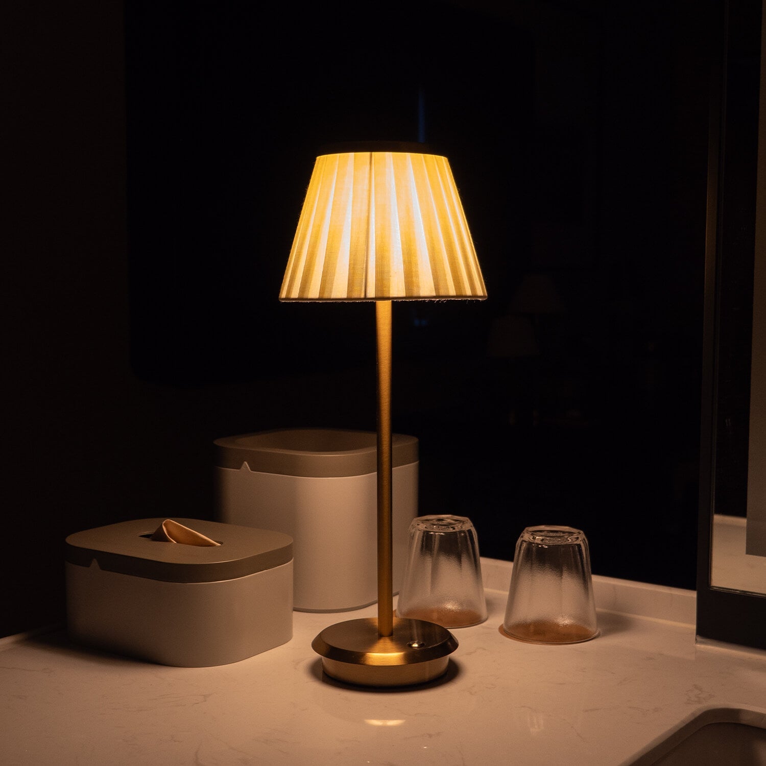 Bordlampe i Stoff – Elegant Design for Stue og Soverom