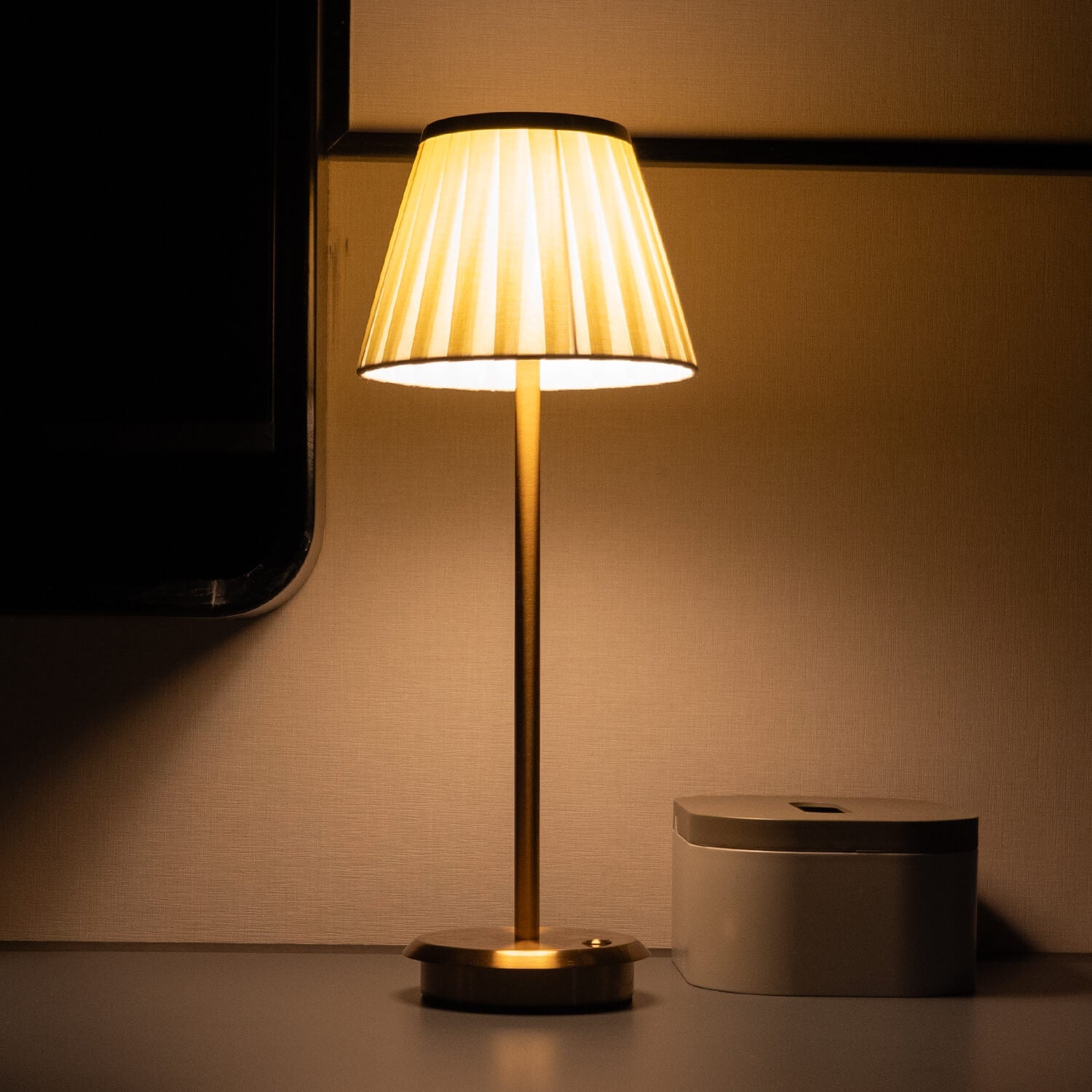 Bordlampe i Stoff – Elegant Design for Stue og Soverom