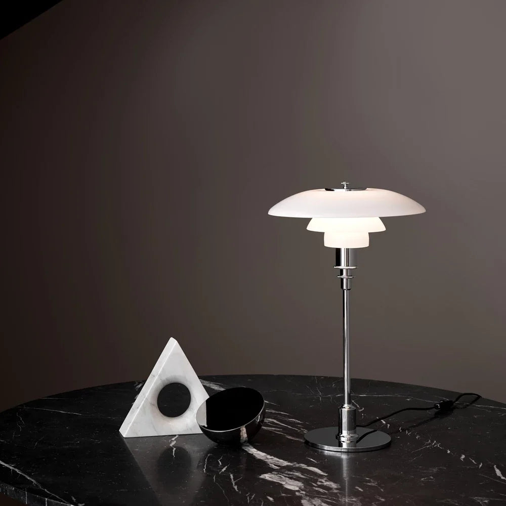 Lampe de table en métal chromé et abat-jour blanc à diffuseur superposé – Althéa