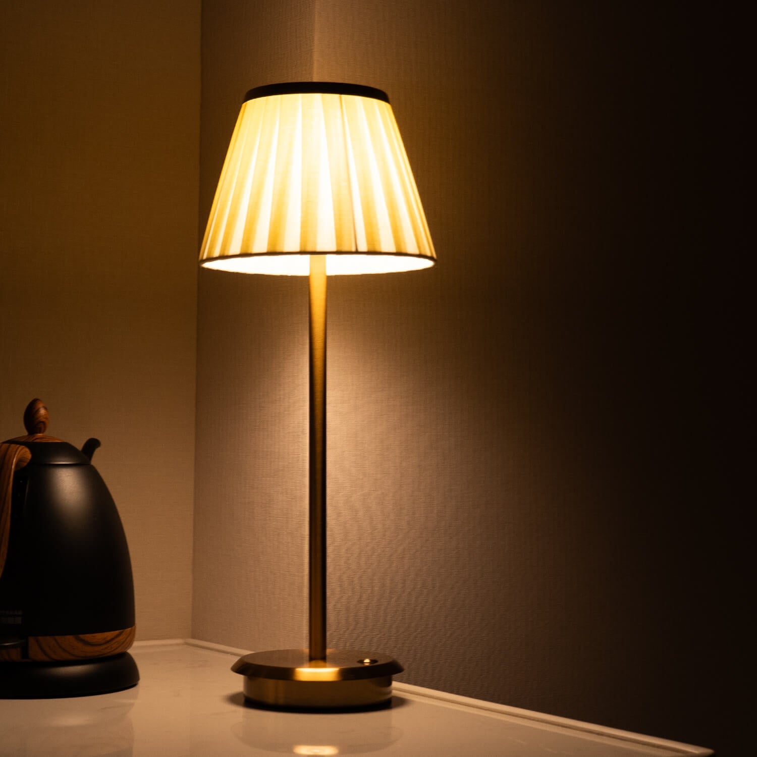 Bordlampe i Stoff – Elegant Design for Stue og Soverom