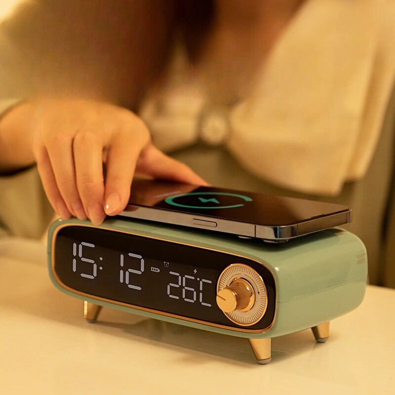 Réveil Élégant Luxe : Chargeur Induction 15W, Veilleuse LED et Bluetooth – Design Moderne pour Chambre