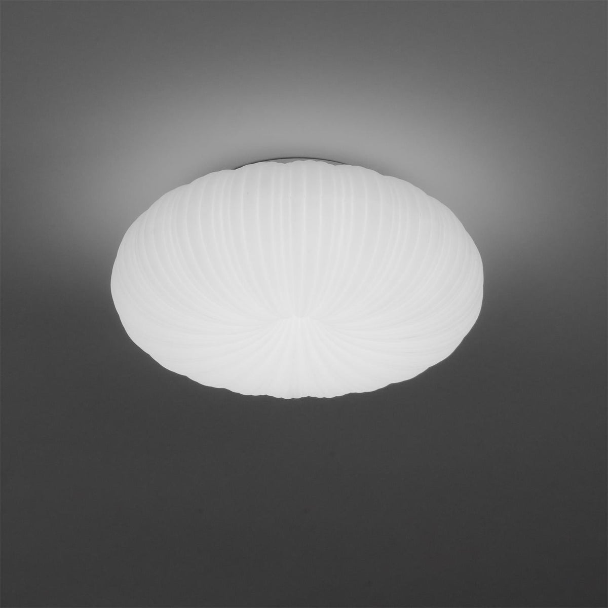 Plafonnier Raffiné Lumière Chaleureuse Pour Une Ambiance Raffinée