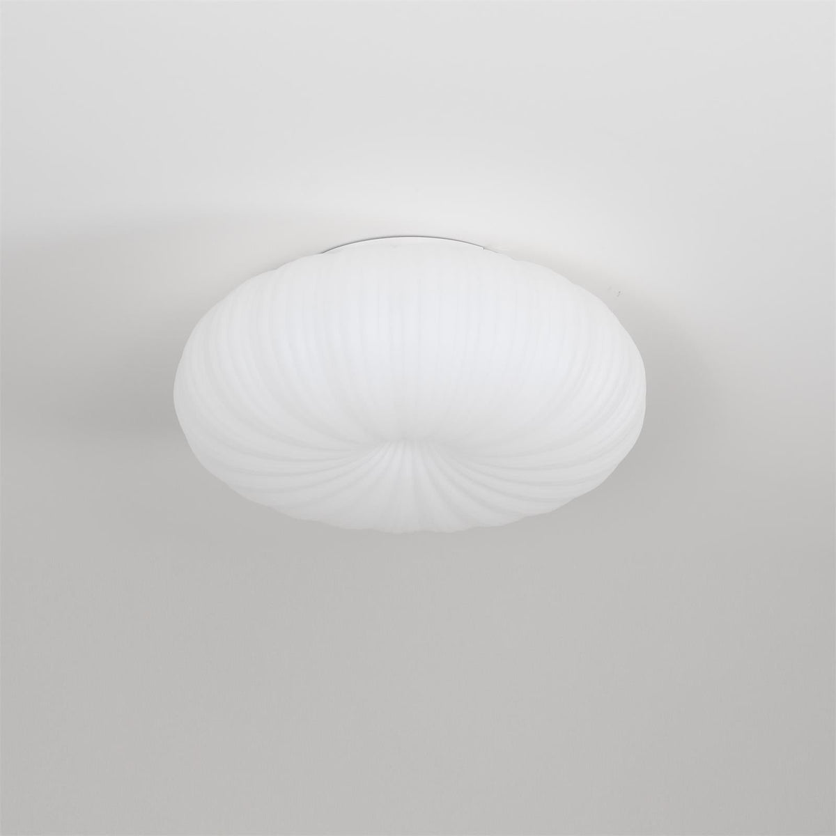 Plafonnier Raffiné Lumière Chaleureuse Pour Une Ambiance Raffinée