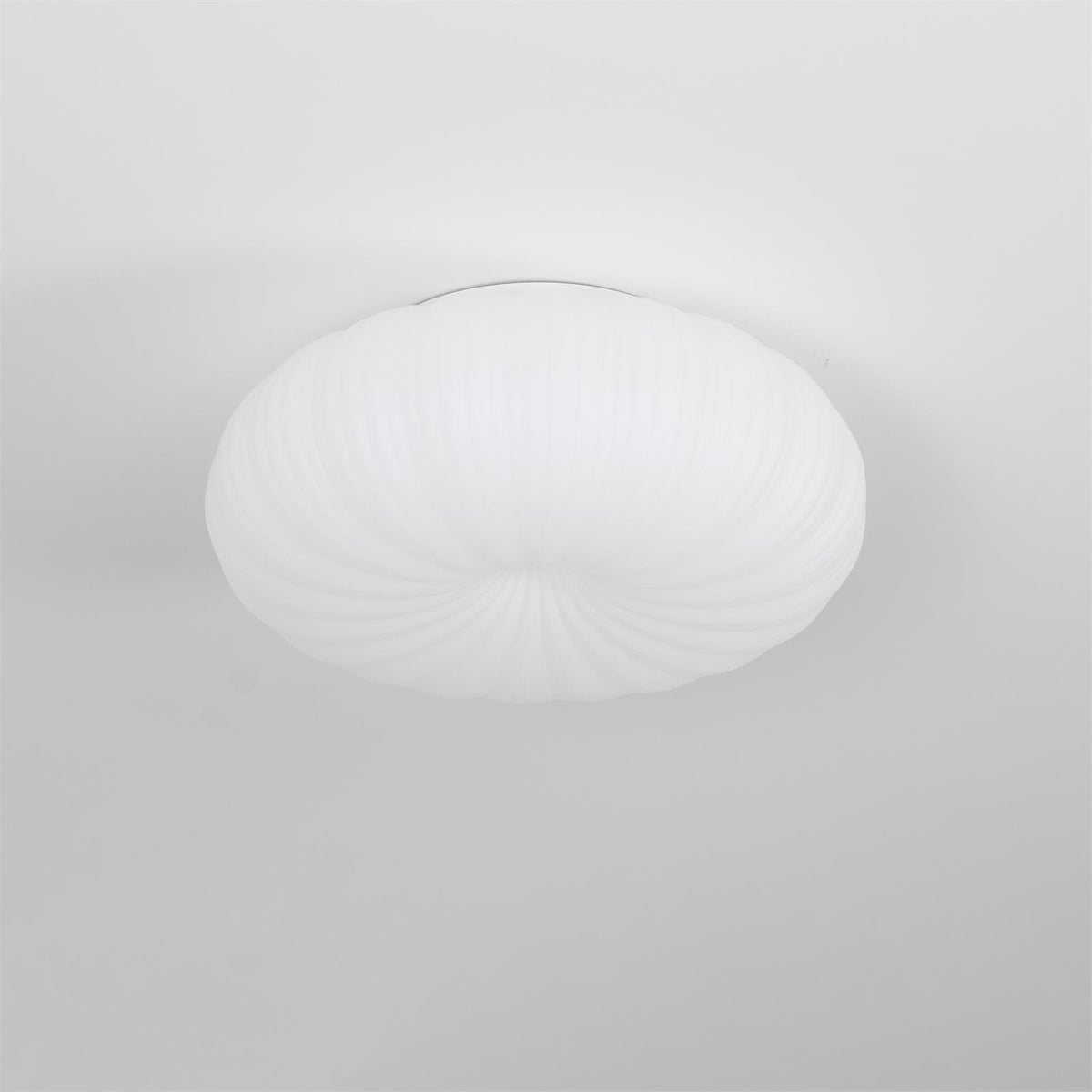 Plafonnier Raffiné Lumière Chaleureuse Pour Une Ambiance Raffinée