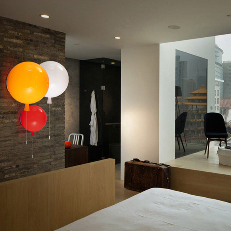 Applique murale design ballon coloré