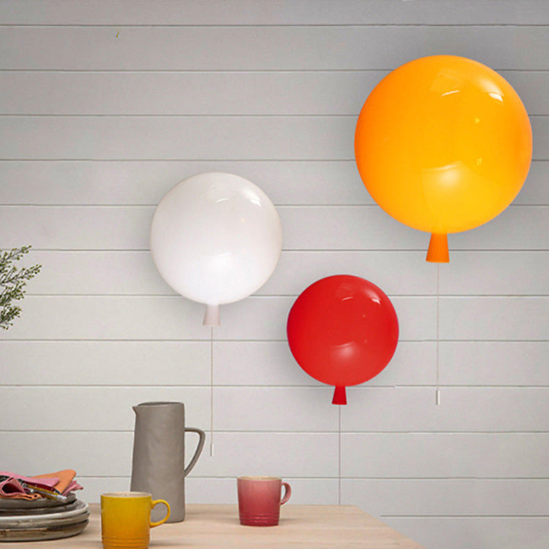 Applique murale design ballon coloré