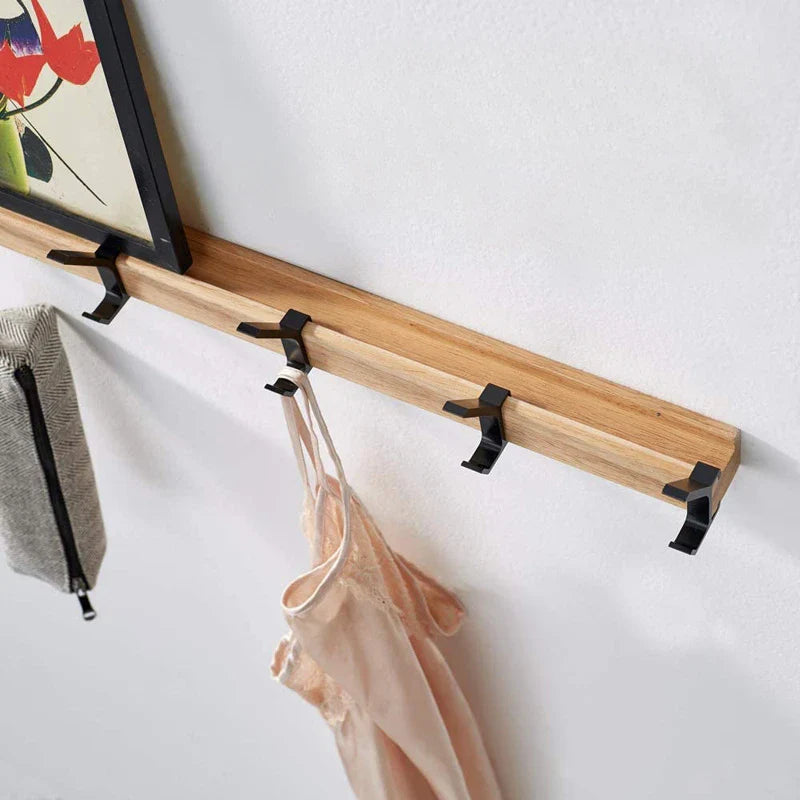 Skandinavisk Veggkleshenger i Svart med Bevegelige Kroker – NordicHome | Moderne Design & Smart Oppbevaring
