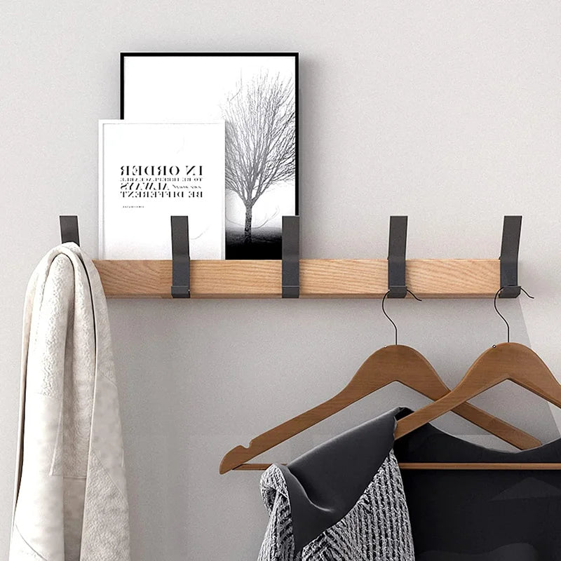 Skandinavisk Veggkleshenger i Svart med Bevegelige Kroker – NordicHome | Moderne Design & Smart Oppbevaring