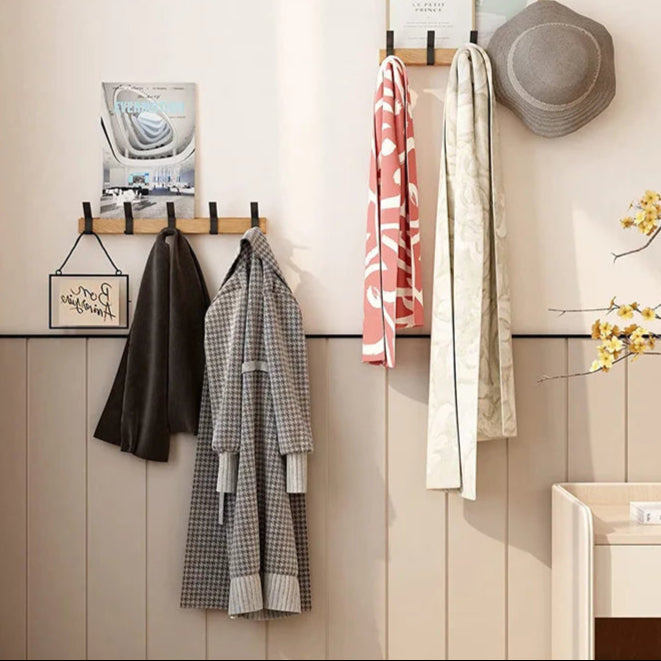 Skandinavisk Veggkleshenger i Svart med Bevegelige Kroker – NordicHome | Moderne Design & Smart Oppbevaring