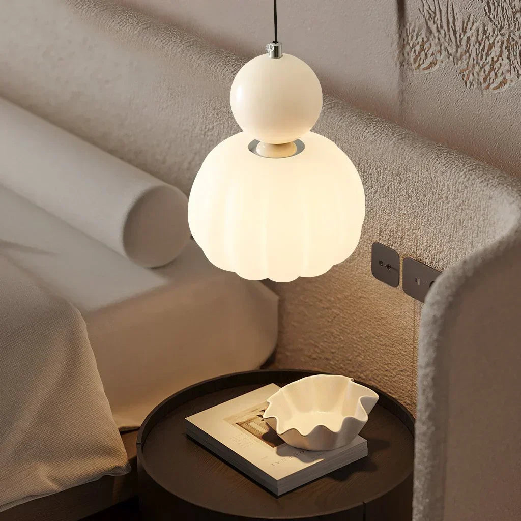 CreamHalo – Elegant pendellampe i art deco-stil