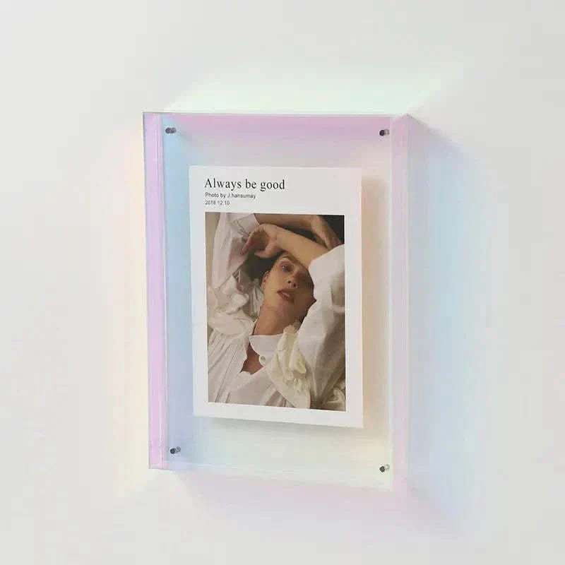 Cadre Photo Acrylique Transparent aux Bords Colorés Vibrants – Effet Flottant Lumineux