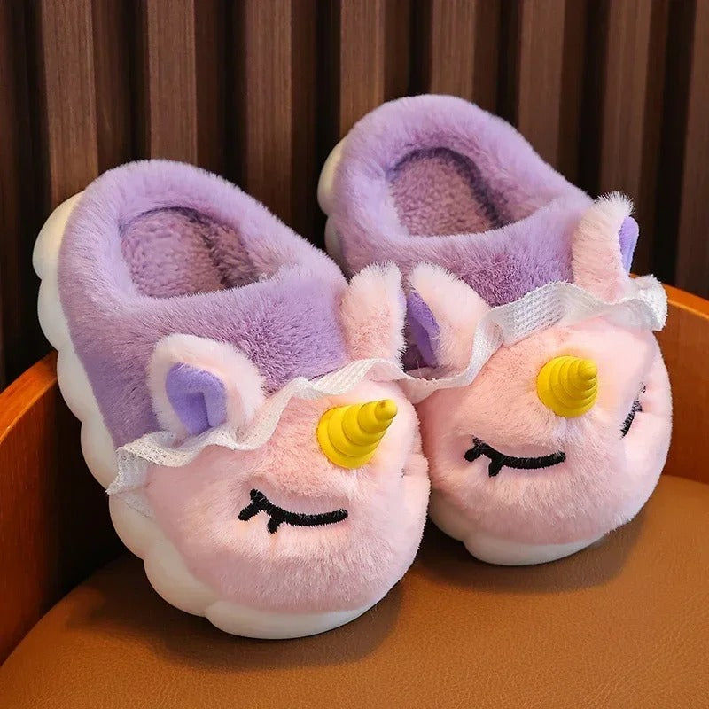 UniSnuggle– Chaussons Licorne en Peluche Douce pour Enfants | Antidérapants & Ultra Confortables