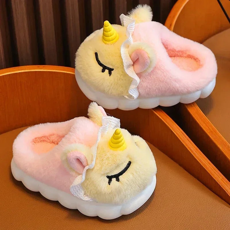 UniSnuggle– Chaussons Licorne en Peluche Douce pour Enfants | Antidérapants & Ultra Confortables