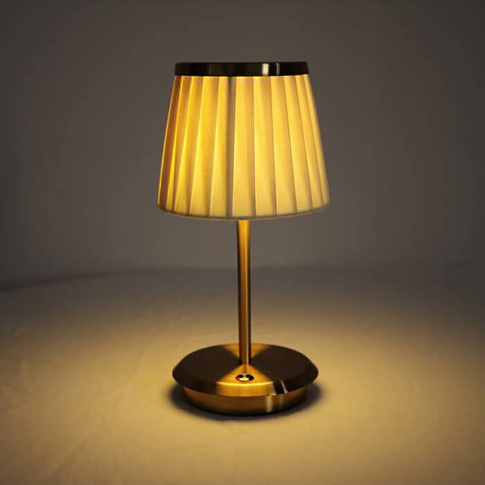 Bordlampe i Stoff – Elegant Design for Stue og Soverom