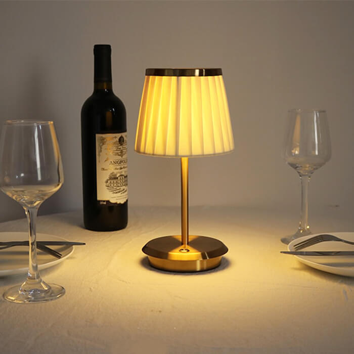 Bordlampe i Stoff – Elegant Design for Stue og Soverom