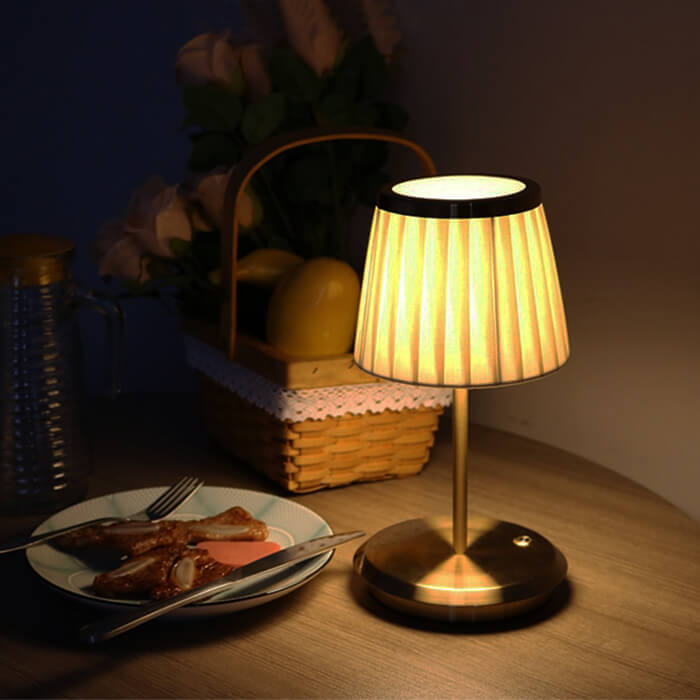 Bordlampe i Stoff – Elegant Design for Stue og Soverom