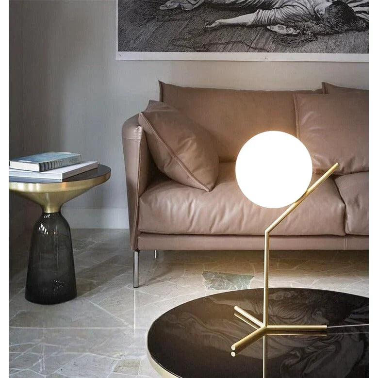 Ball nattbordslampe på stativ