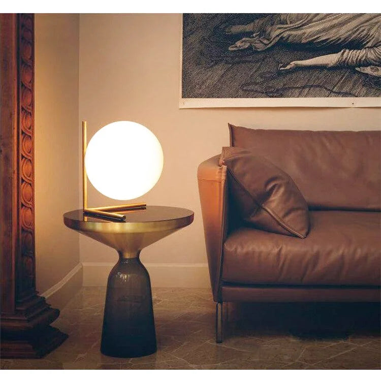 Ball nattbordslampe på stativ