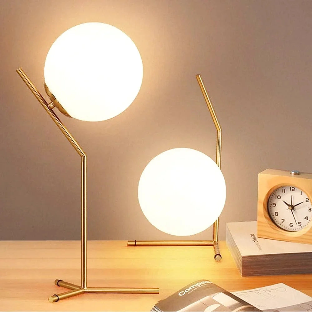 Ball nattbordslampe på stativ