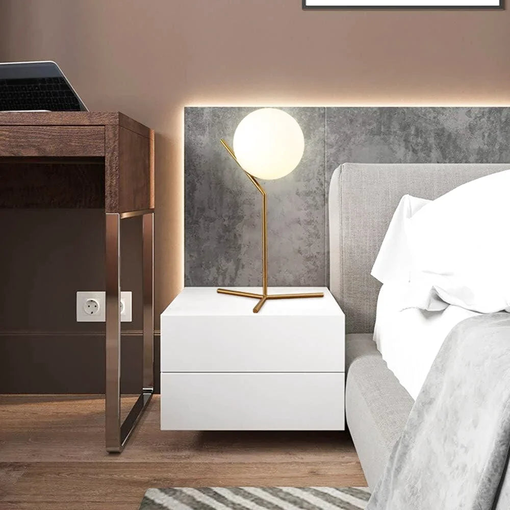 Ball nattbordslampe på stativ
