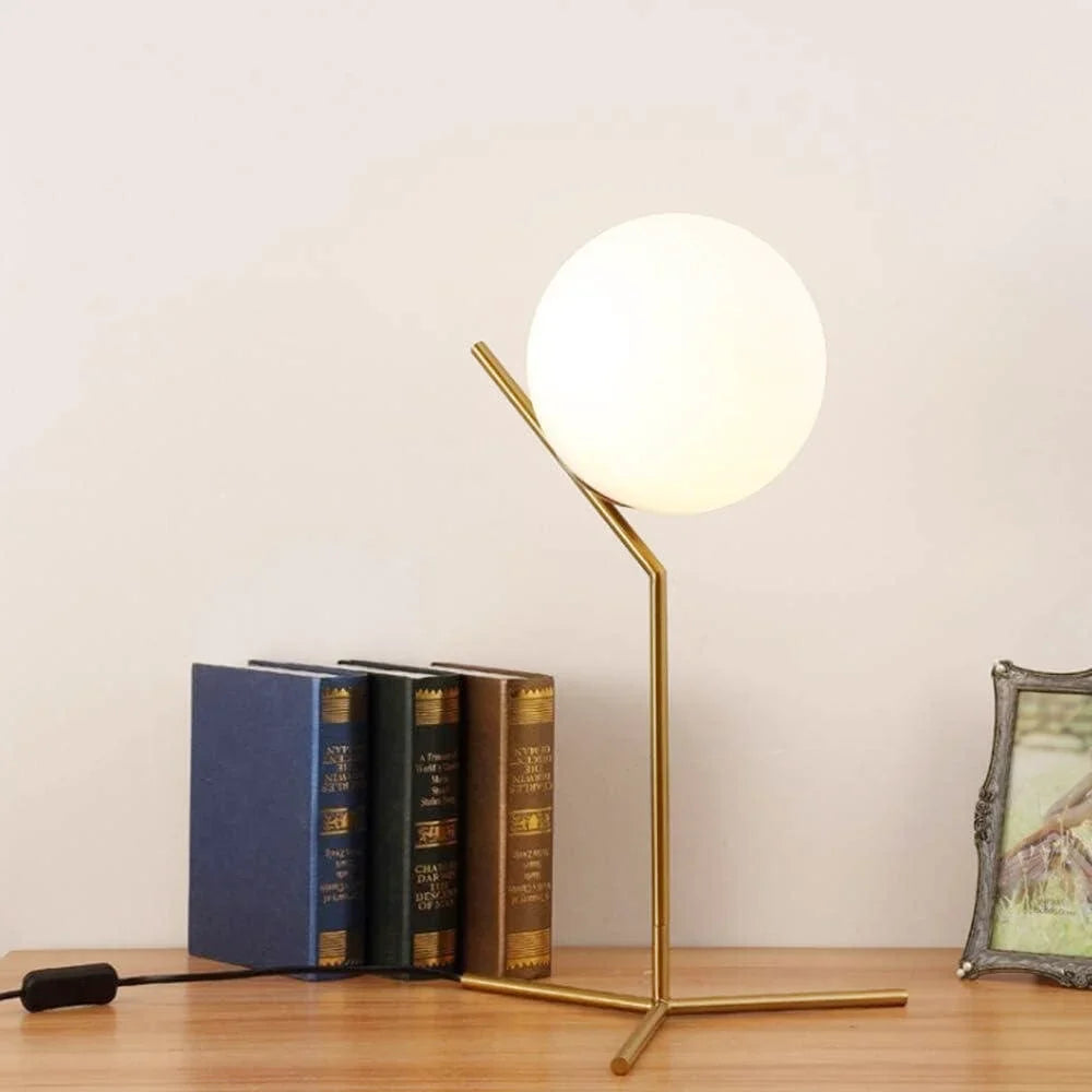 Ball nattbordslampe på stativ