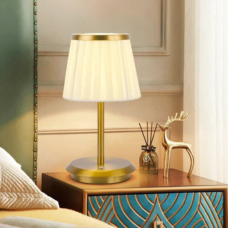 Lampe de chevet blanc et doré