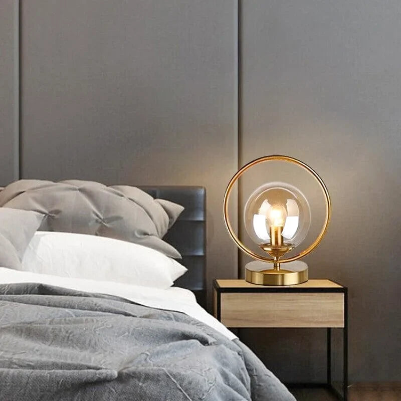 Gyllen nattbordslampe | Creative Glow