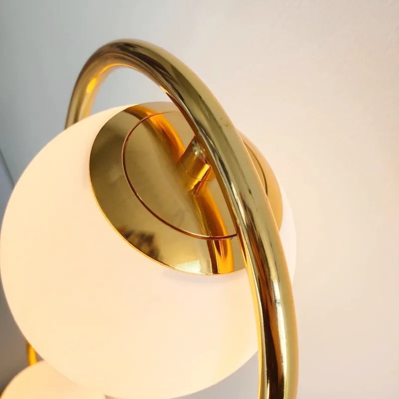 Minimalistisk nattbordslampe | Nattlig eleganse 