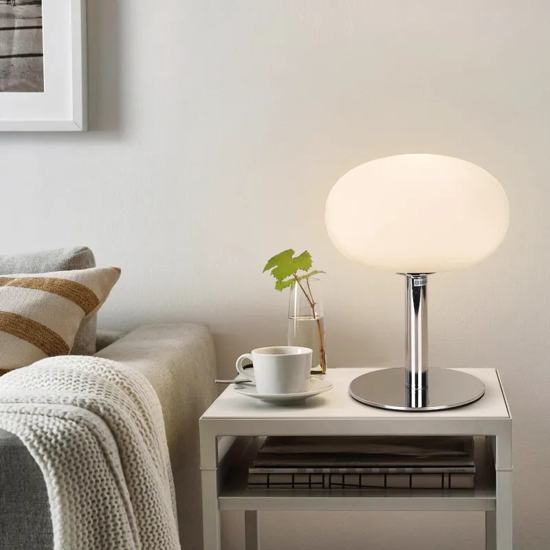 Vintage nattbordslampe i glasskule