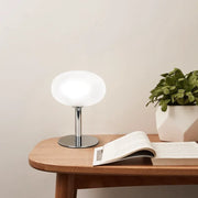 Vintage nattbordslampe i glasskule