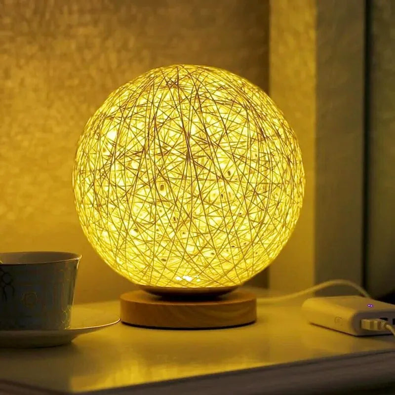 Kuleformet nattbordslampe