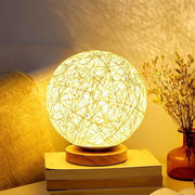 Kuleformet nattbordslampe