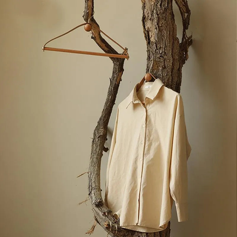 EleganseRetro – Design Kleshenger i Tre og Skinn i Vintage Stil for Elegant Garderobe