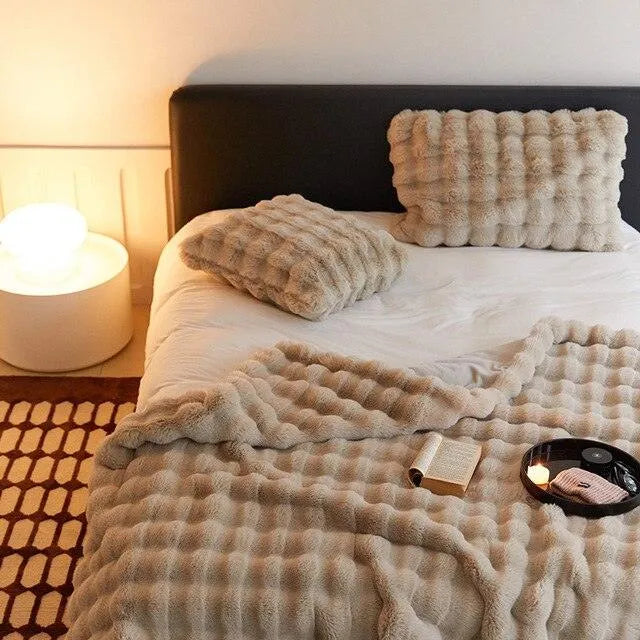 Veloursia Plaid Fausse Fourrure Luxe – Couverture Ultra Douce et Chaude pour Lit et Canapé