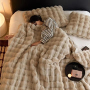 Veloursia Plaid Fausse Fourrure Luxe – Couverture Ultra Douce et Chaude pour Lit et Canapé
