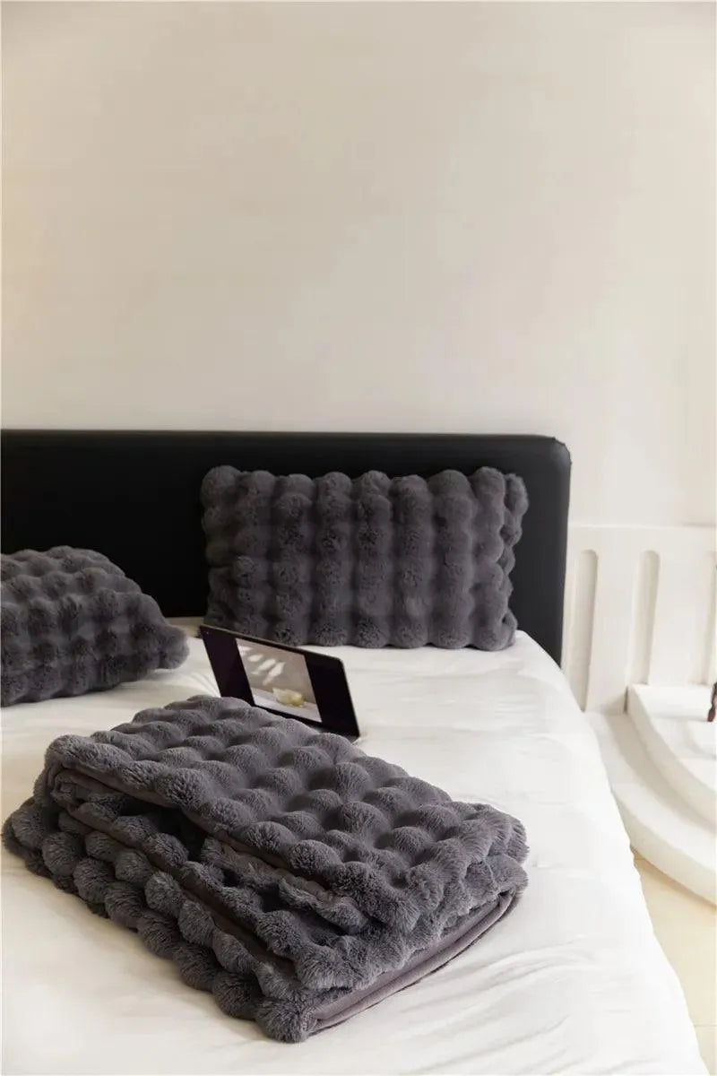 Veloursia Plaid Fausse Fourrure Luxe – Couverture Ultra Douce et Chaude pour Lit et Canapé