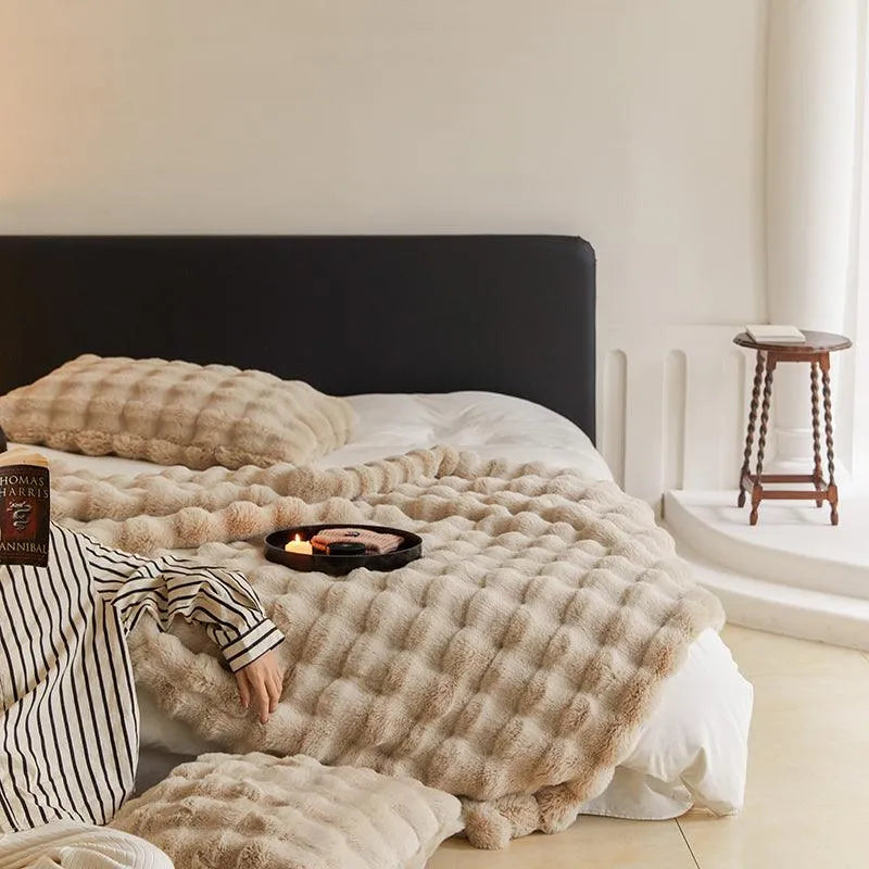 Veloursia Plaid Fausse Fourrure Luxe – Couverture Ultra Douce et Chaude pour Lit et Canapé