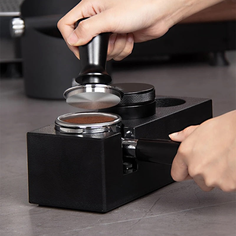 Justerbar kaffetamperstasjon – Holder for portafilter 51–58 mm