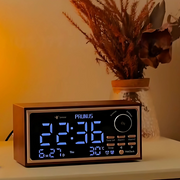 Sylvara™ – Radio Vekkerklokke i Tre med Trådløs Lading
