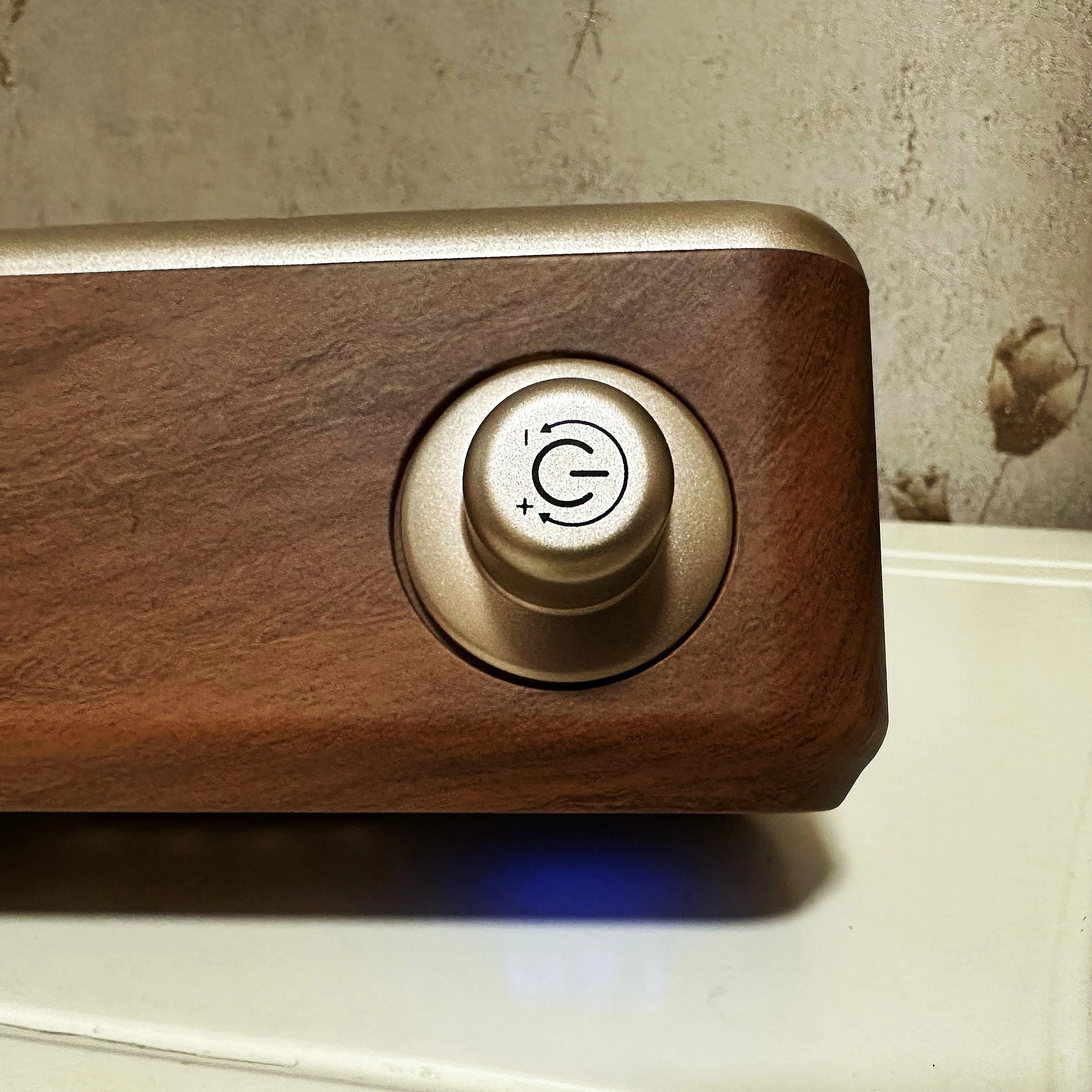 Nostyra™ – Radio Horloge Vintage Bluetooth au Design Rétro Chic