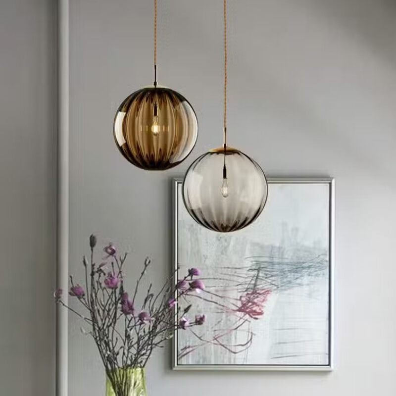 Moderne kuleformet glasspendellampe