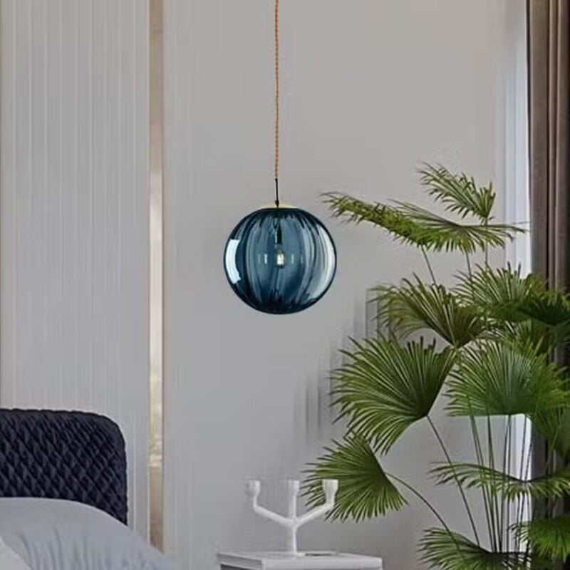 Moderne kuleformet glasspendellampe
