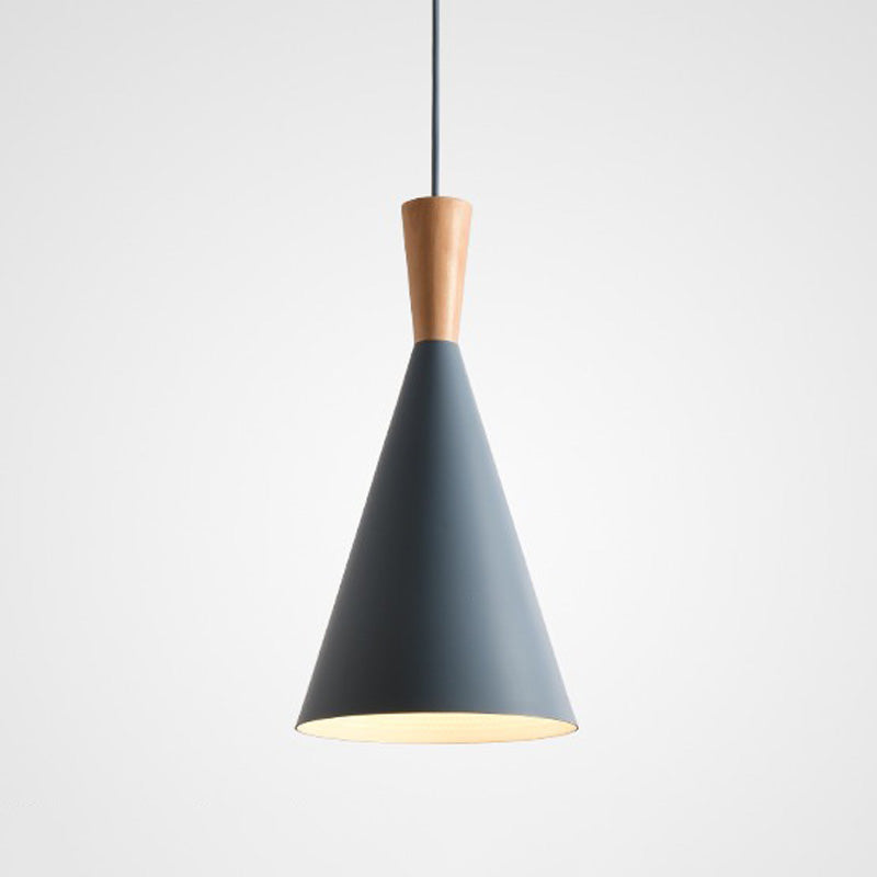 Elegant skandinavisk takpendel i heltre og farget metall – moderne designlampe for stue og soverom