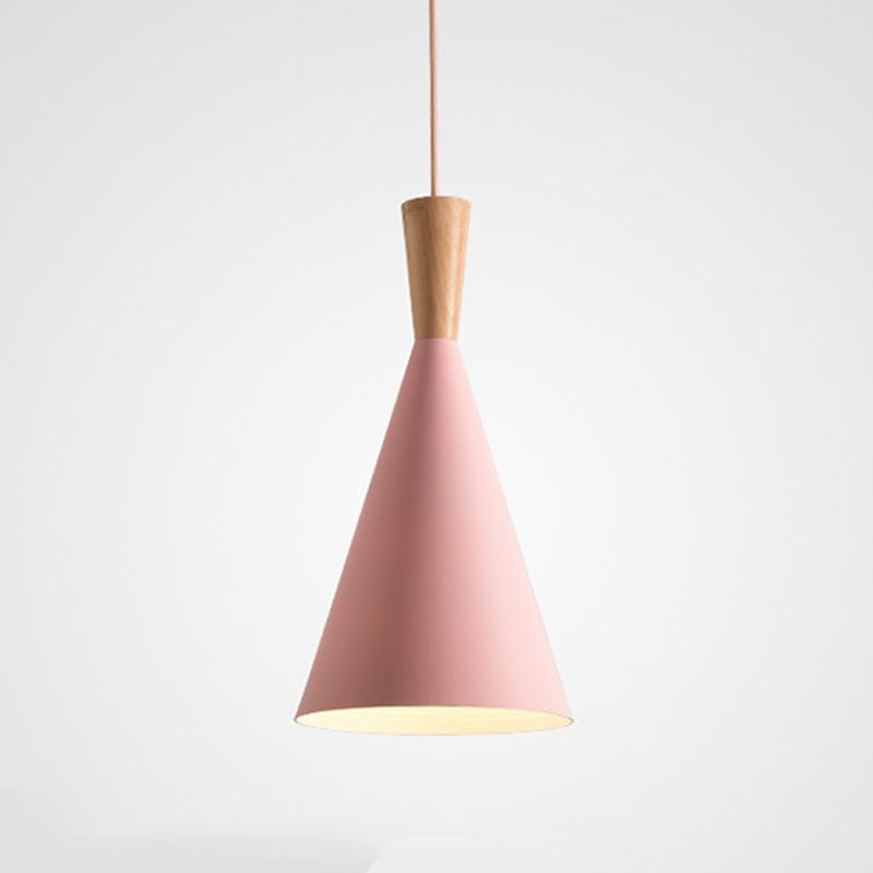 Elegant skandinavisk takpendel i heltre og farget metall – moderne designlampe for stue og soverom