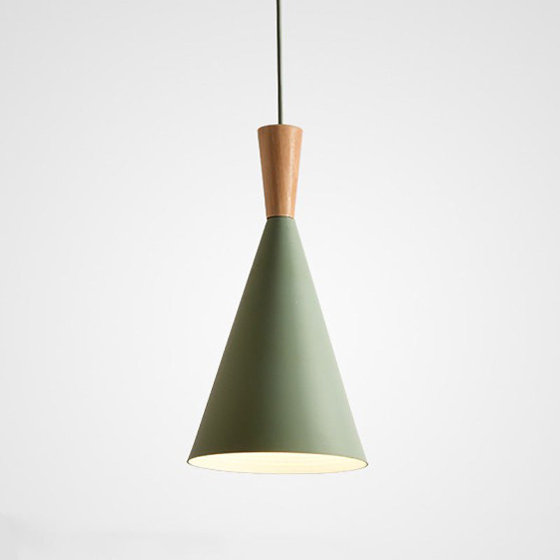 Elegant skandinavisk takpendel i heltre og farget metall – moderne designlampe for stue og soverom
