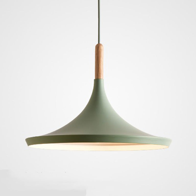 Elegant skandinavisk takpendel i heltre og farget metall – moderne designlampe for stue og soverom