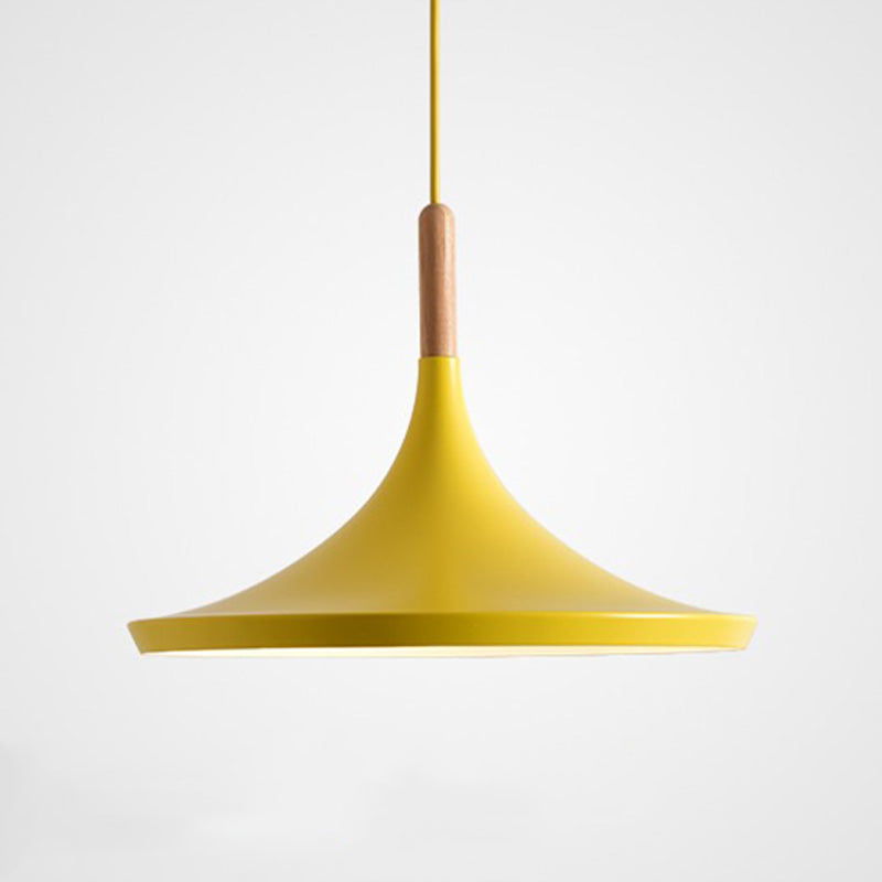Elegant skandinavisk takpendel i heltre og farget metall – moderne designlampe for stue og soverom